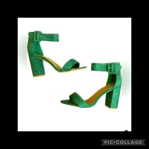 Nicole Miller Green open toe shoes